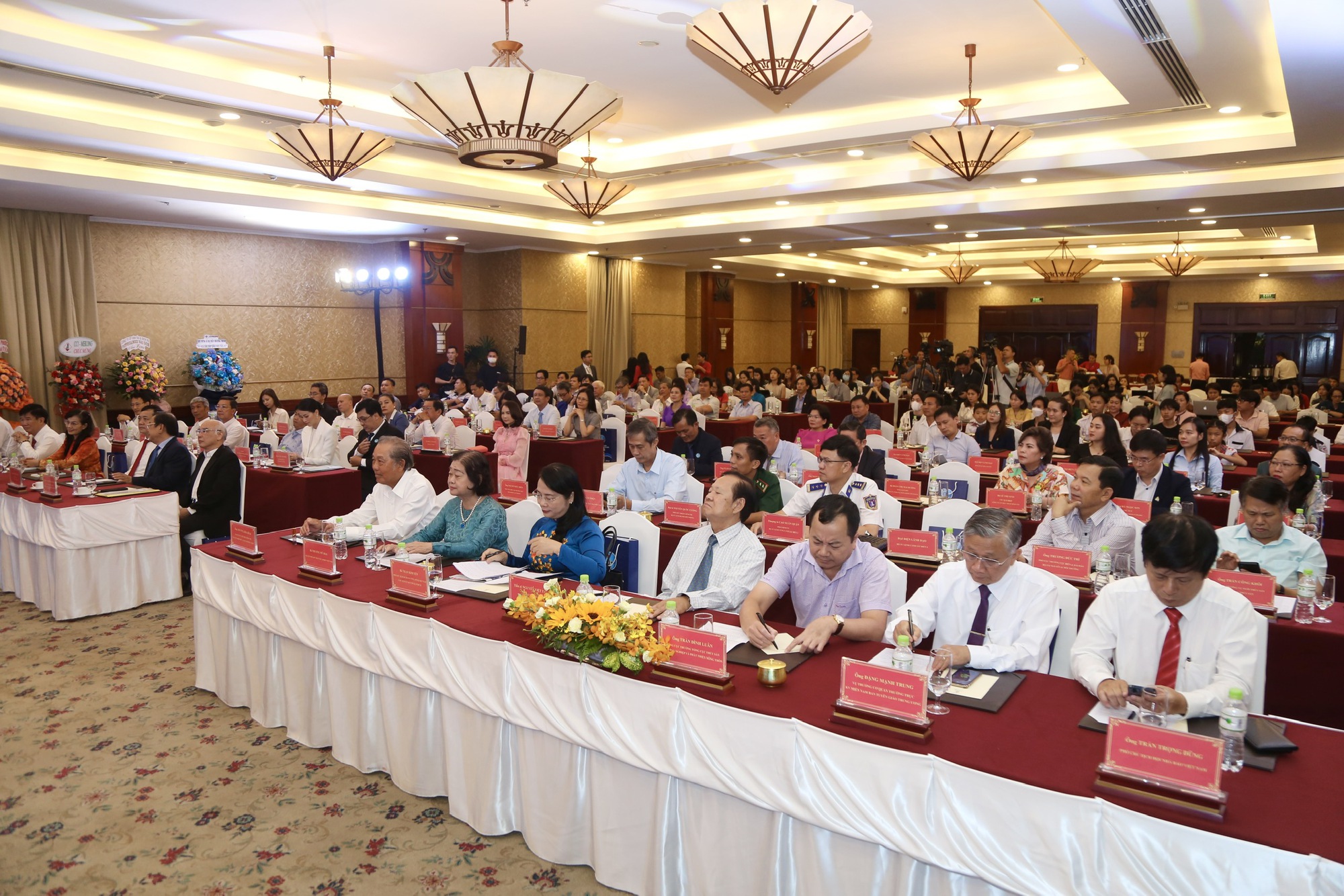 Cùng ngư dân 28 tỉnh, thành phố thắp sáng đèn trên biển
