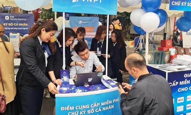 Người dân Hà Nội được cấp chữ ký số miễn phí