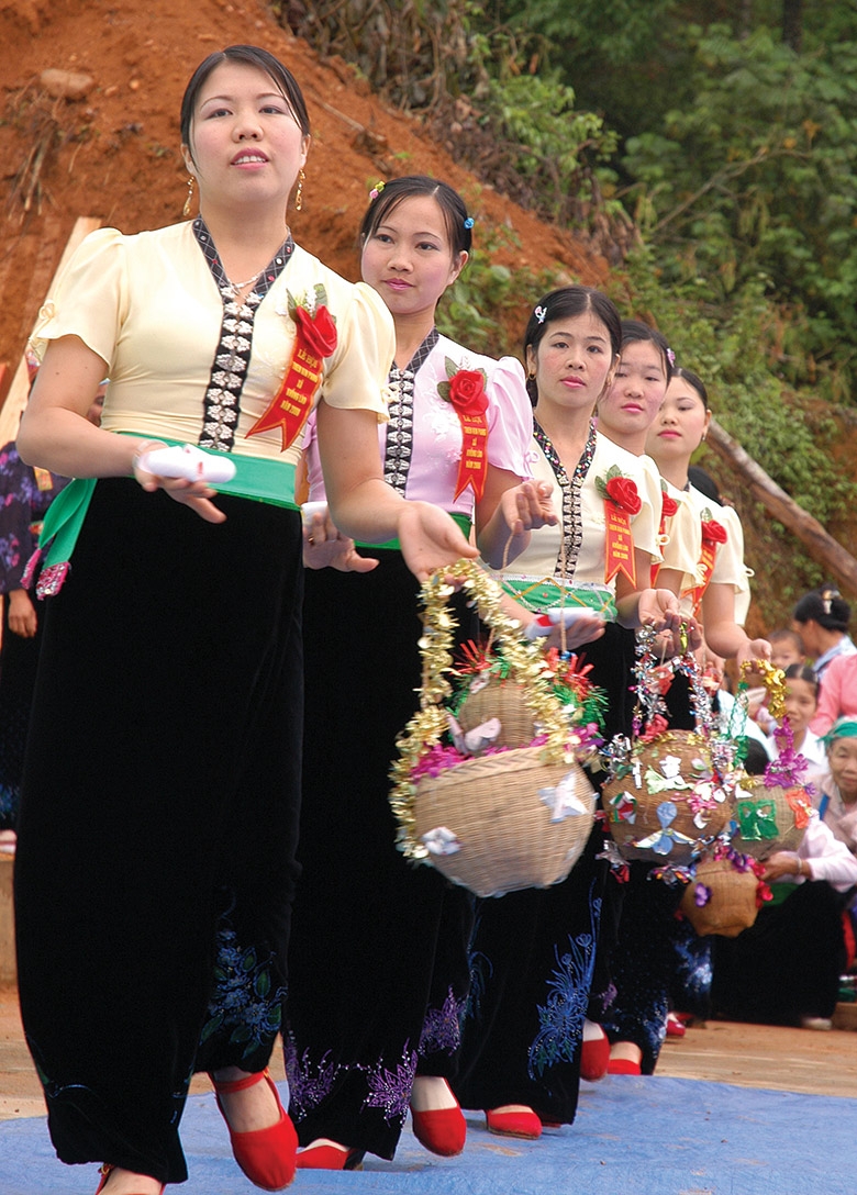 Về đất gió vui lễ hội té nước Về đất gió vui lễ hội té nước