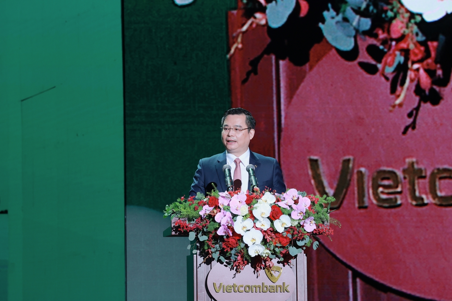 Lễ kỷ niệm 60 năm thành lập Vietcombank và đón nhận danh hiệu Anh hùng Lao động thành công tốt đẹp