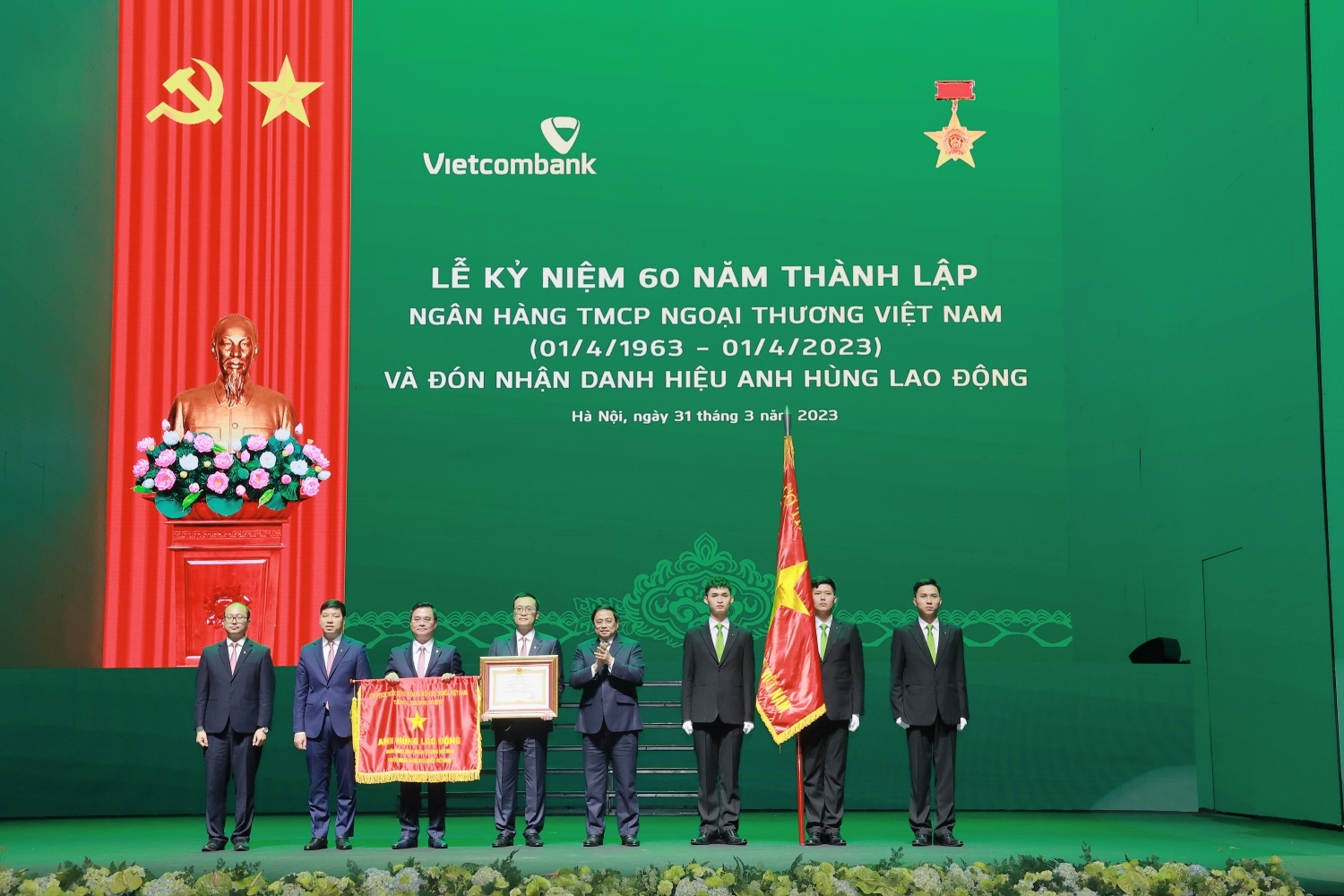 Lễ kỷ niệm 60 năm thành lập Vietcombank và đón nhận danh hiệu Anh hùng Lao động thành công tốt đẹp