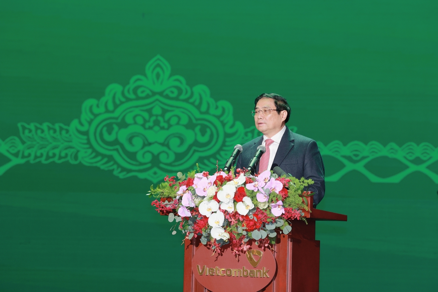 Lễ kỷ niệm 60 năm thành lập Vietcombank và đón nhận danh hiệu Anh hùng Lao động thành công tốt đẹp