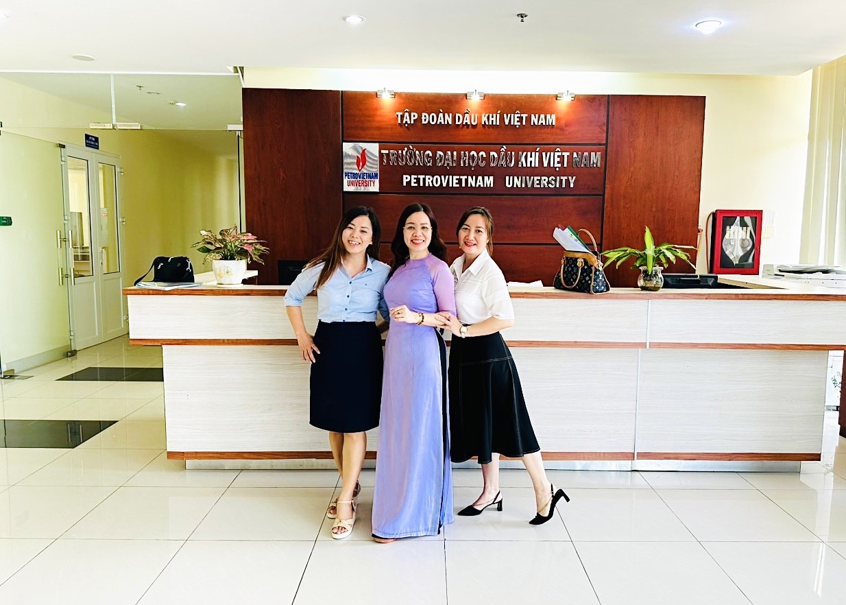 Cô giáo Vũng Tàu đưa “Người giàn khoan” vào sách giáo khoa