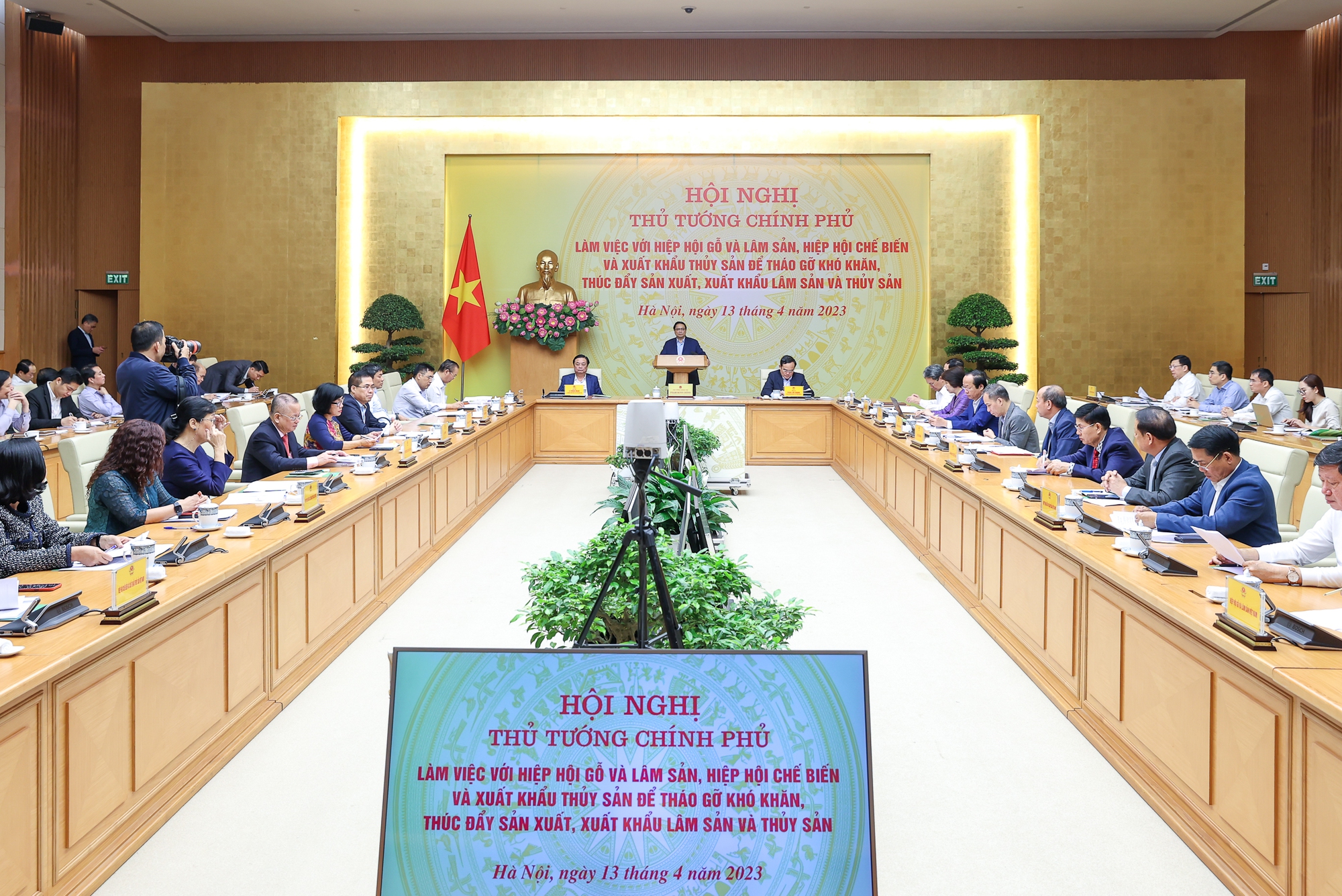 Thủ tướng: Hỗ trợ thực chất để thủy sản, lâm sản đạt 27,5 tỷ USD xuất khẩu