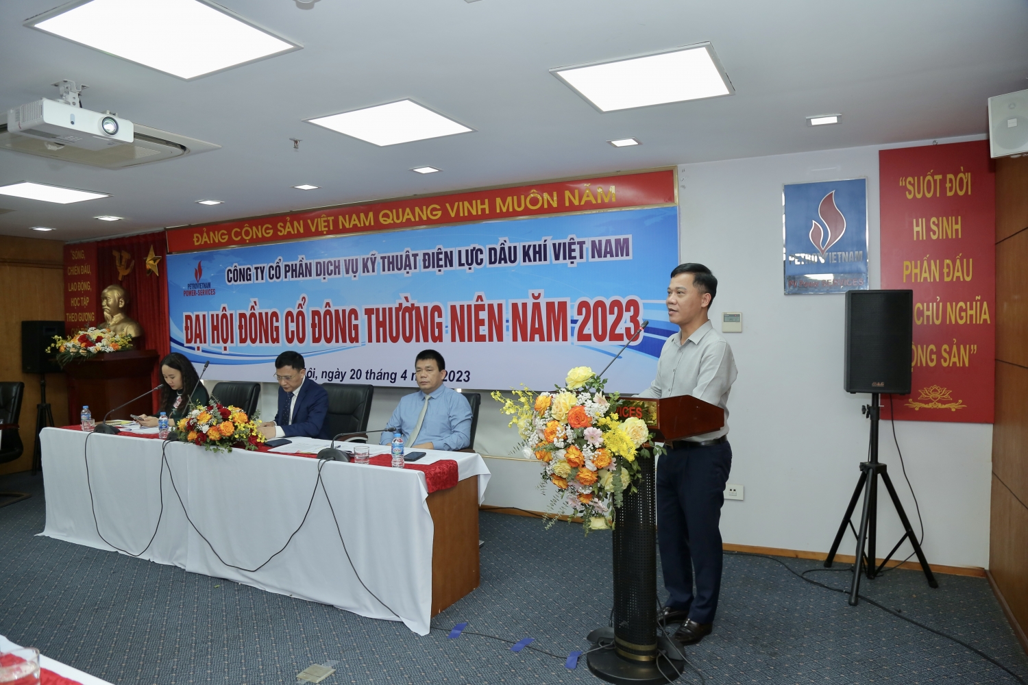 phát biểu tại Đại hội.