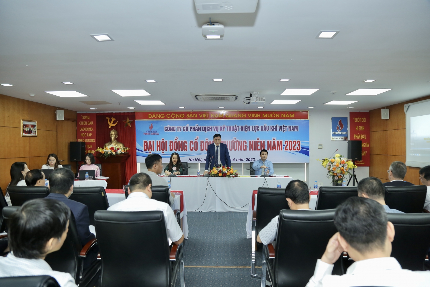 Đoàn Chủ tịch điều hành Đại hội.