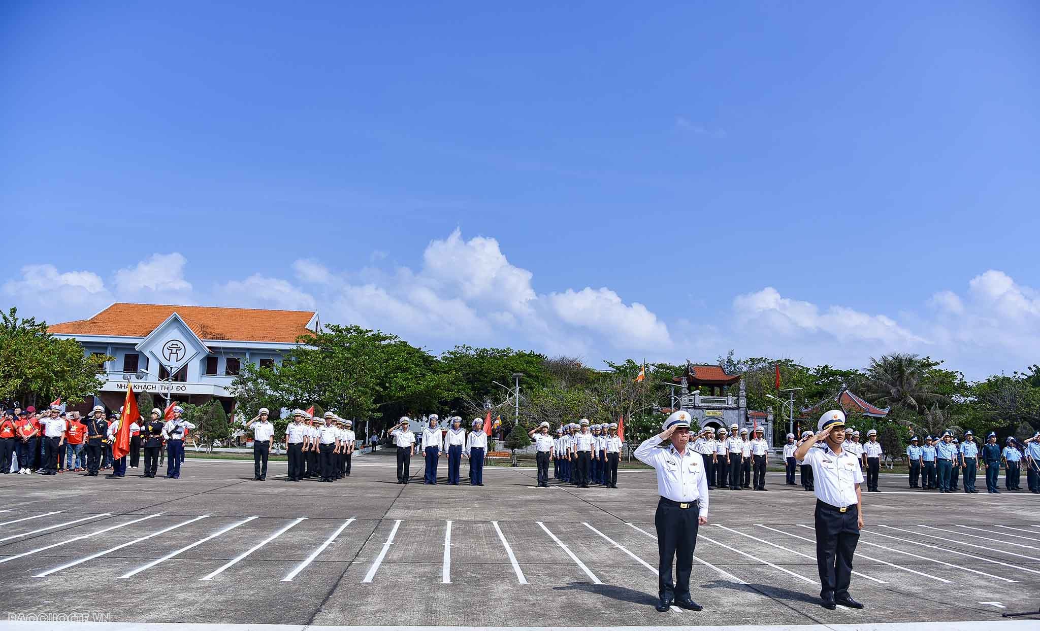 Hành trình đến Trường Sa và Nhà giàn DK1 của kiều bào Hành trình đến Trường Sa và Nhà giàn DK1 của kiều bào