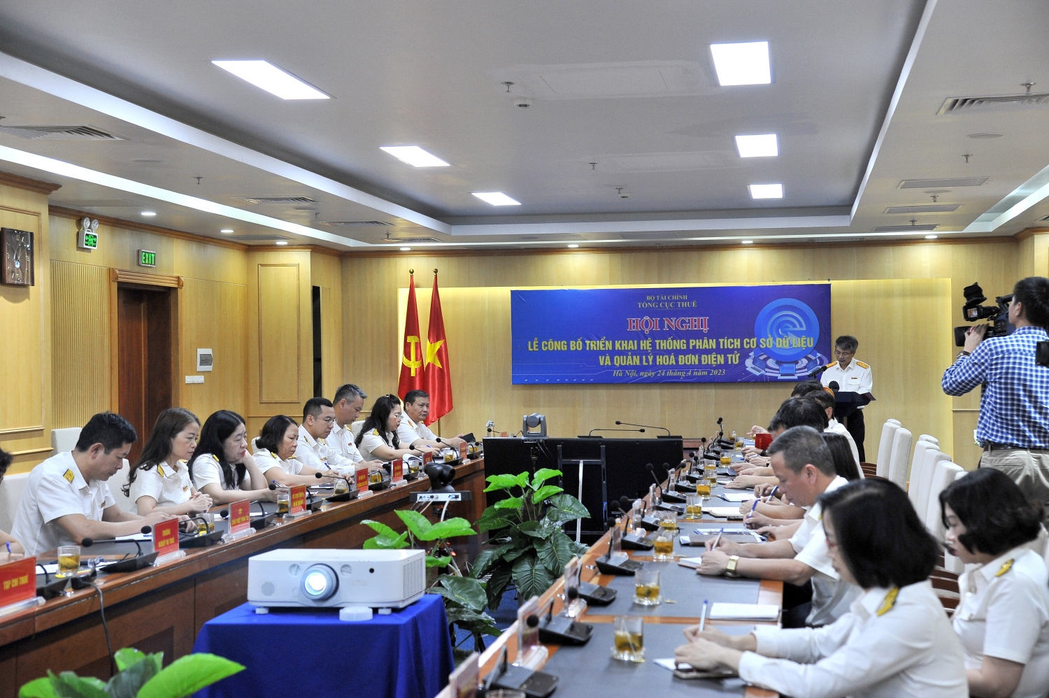 Triển khai hệ thống phân tích cơ sở dữ liệu và quản lý hóa đơn điện tử