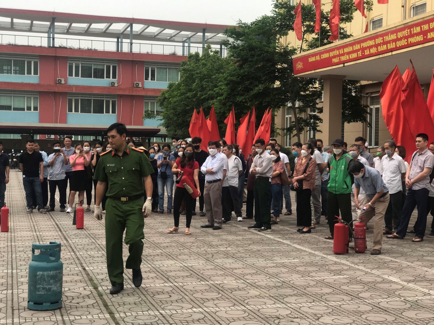 Tổ chức tuyên truyền về PCCC&CNCH cho cho lực lượng phòng cháy cơ sở, đại diện hộ gia đình nhà ở riêng lẻ