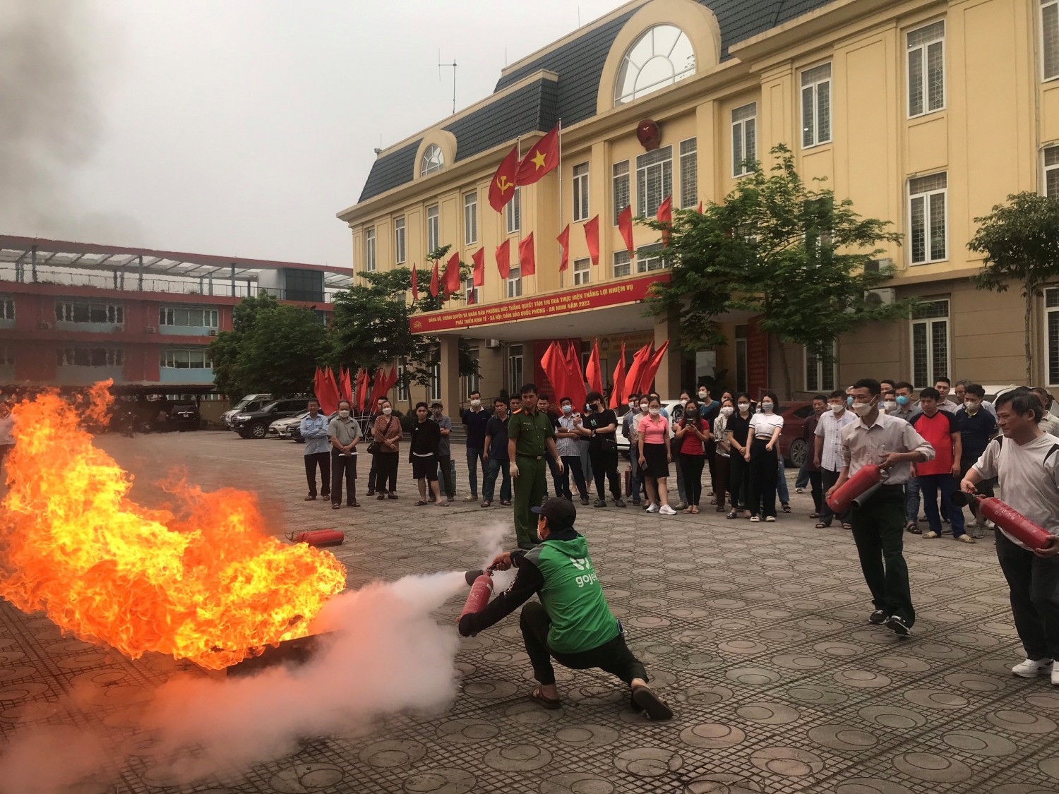 Tổ chức tuyên truyền về PCCC&CNCH cho cho lực lượng phòng cháy cơ sở, đại diện hộ gia đình nhà ở riêng lẻ