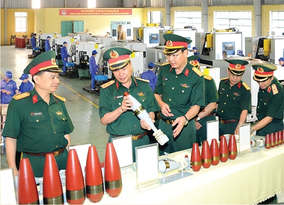 Tổ chức quản lý và hoạt động của doanh nghiệp trực tiếp phục vụ quốc phòng, an ninh