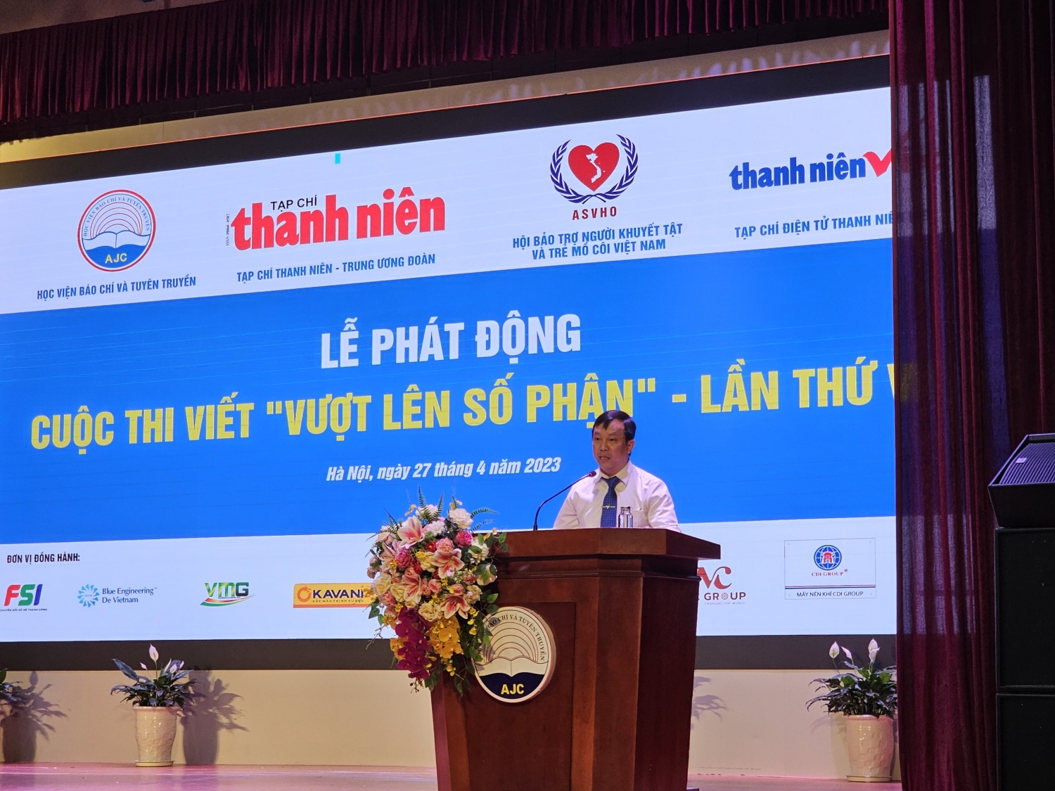 Tạp chí Thanh Niên tổ chức cuộc thi viết "Vượt lên số phận" lần thứ VI