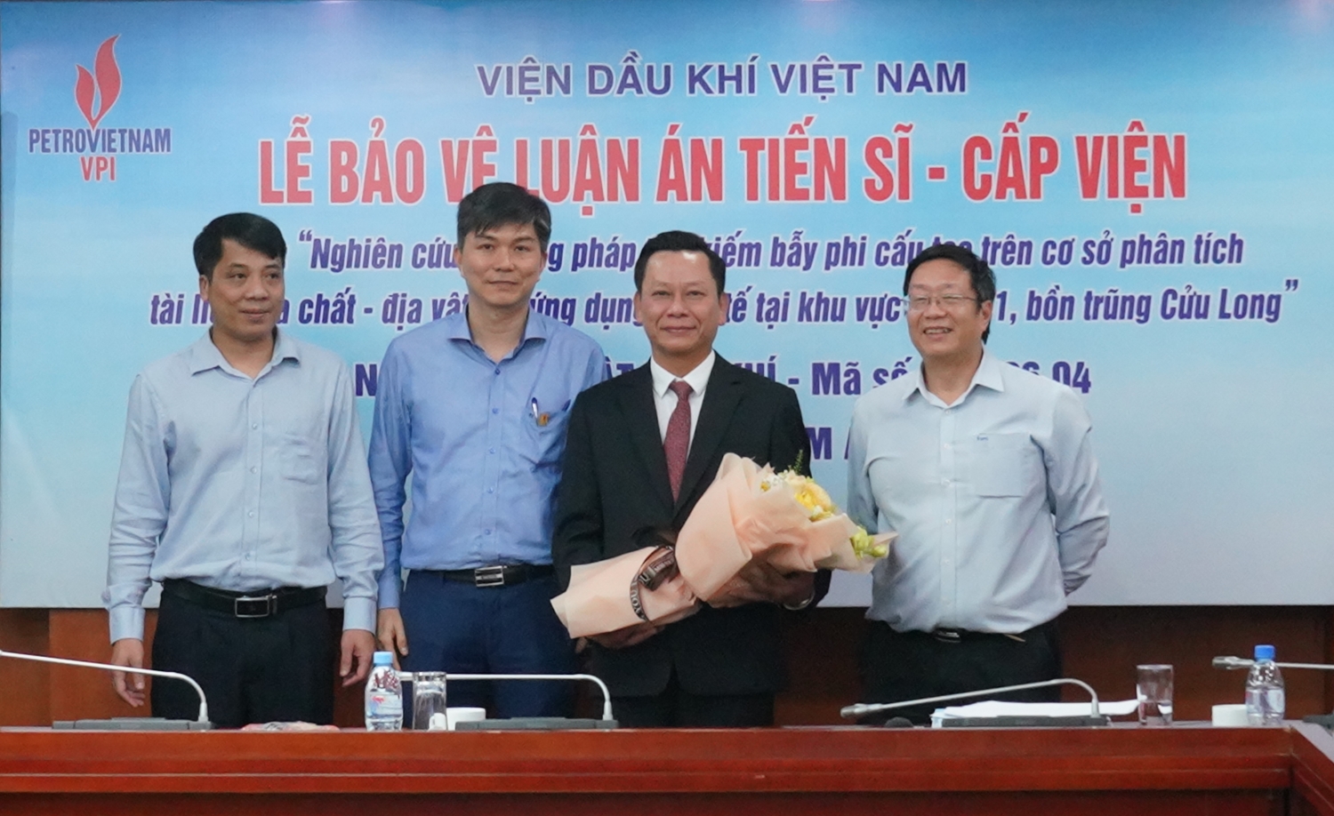 Nghiên cứu phương pháp tìm kiếm bẫy phi cấu tạo tại Lô 09 -1, bể Cửu Long