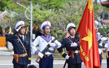 Thiêng liêng và đầy cảm xúc trong lễ chào cờ ở đảo Trường Sa