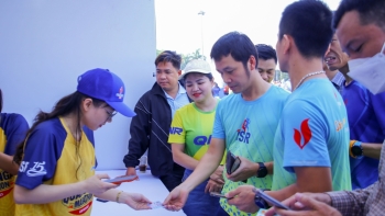 Đông đảo VĐV đến sớm để nhận số Bib của Giải chạy Quảng Ngãi Marathon - Cúp BSR năm 2023