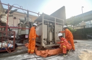 Nhiệt độ ngoài trời 46 độ C, “lính truyền tải” căng mình đảm bảo vận hành trạm biến áp