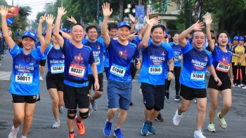 Hơn 2.000 VĐV hoàn thành đường chạy tại Marathon Quảng Ngãi  - CUP BSR