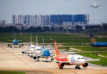 Bộ Tài chính nêu quan điểm về việc bỏ trần giá vé máy bay