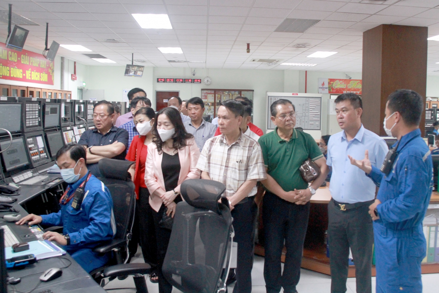 Lãnh đạo Hội Nhà báo và nhiều cơ quan báo chí thăm, làm việc tại NMLD Dung Quất