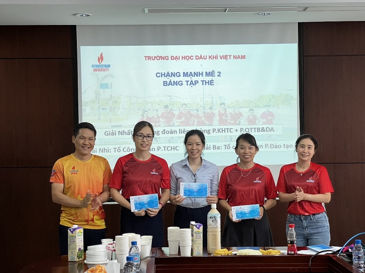 Công đoàn PVU tổng kết và trao giải thưởng PVU – Mạnh Mẽ Công đoàn PVU tổng kết và trao Giải thưởng PVU - Mạnh mẽ