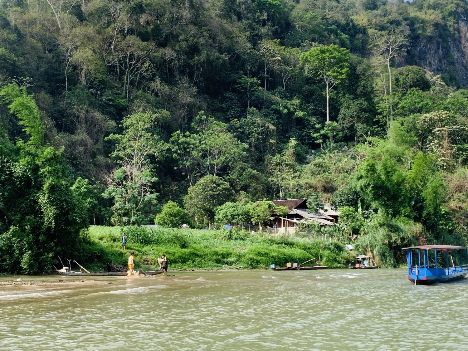 Hồ Ba Bể  'viên ngọc xanh' giữa đại ngàn Việt Bắc