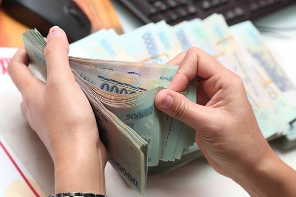 Lãi suất tiết kiệm tăng “nóng”, tiền gửi từ dân cư tăng mạnh