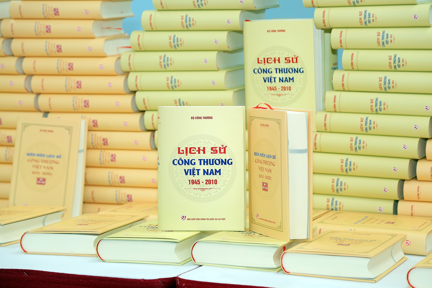 Bộ Công Thương ra mắt sách Lịch sử ngành Công Thương