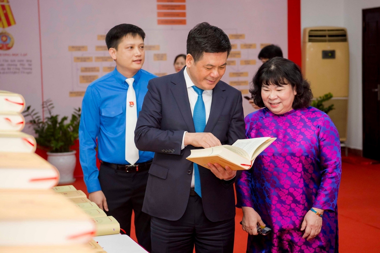 Bộ Công Thương ra mắt sách Lịch sử ngành Công Thương