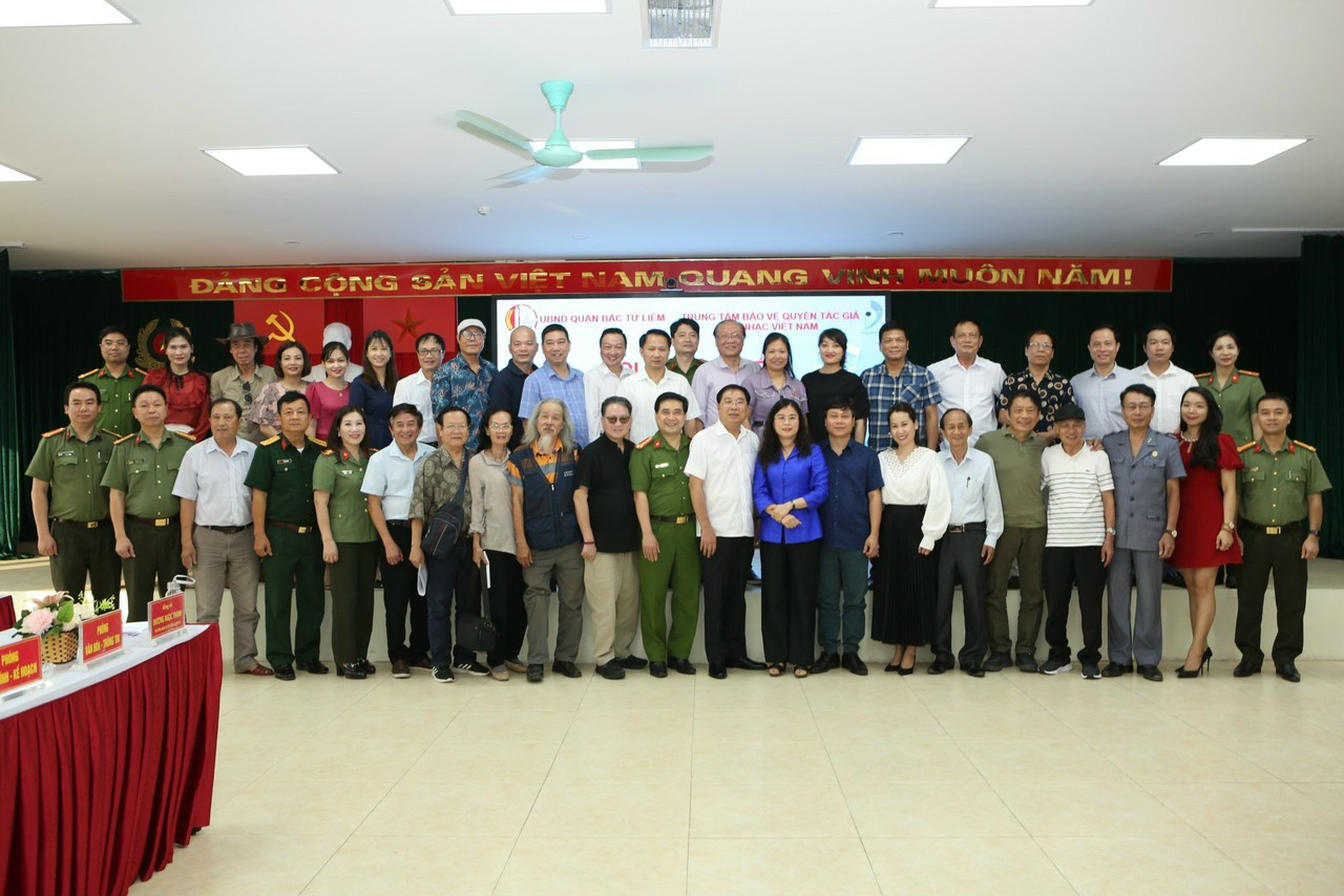 Sơ kết 01 tháng triển khai cuộc thi sáng tác ca khúc chủ đề “Công an quận Bắc Từ Liêm - Những mùa hoa chiến công” Sơ kết 01 tháng triển khai cuộc thi sáng tác ca khúc chủ đề “Công an quận Bắc Từ Liêm - Những mùa hoa chiến công”