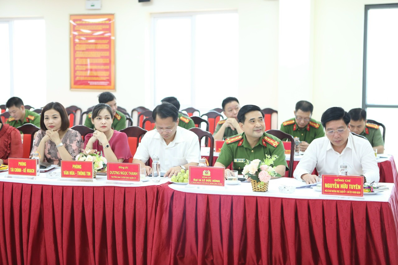 Sơ kết 01 tháng triển khai cuộc thi sáng tác ca khúc chủ đề “Công an quận Bắc Từ Liêm - Những mùa hoa chiến công” Sơ kết 01 tháng triển khai cuộc thi sáng tác ca khúc chủ đề “Công an quận Bắc Từ Liêm - Những mùa hoa chiến công”
