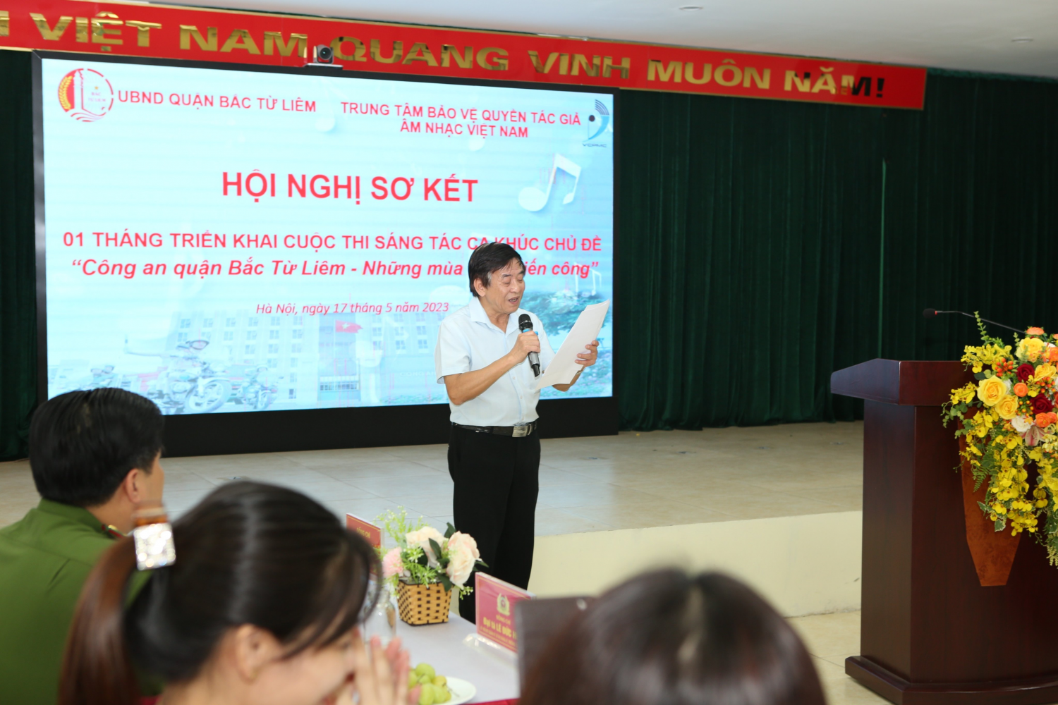 Sơ kết 01 tháng triển khai cuộc thi sáng tác ca khúc chủ đề “Công an quận Bắc Từ Liêm - Những mùa hoa chiến công” Sơ kết 01 tháng triển khai cuộc thi sáng tác ca khúc chủ đề “Công an quận Bắc Từ Liêm - Những mùa hoa chiến công”