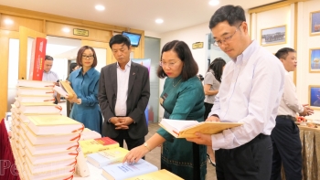 Kiên quyết, kiên trì đấu tranh phòng, chống tham nhũng, tiêu cực