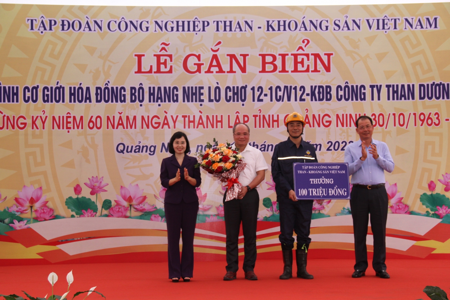 TKV: Gắn biển công trình Cơ giới hóa đồng bộ hạng nhẹ lò chợ Công ty Than Dương Huy