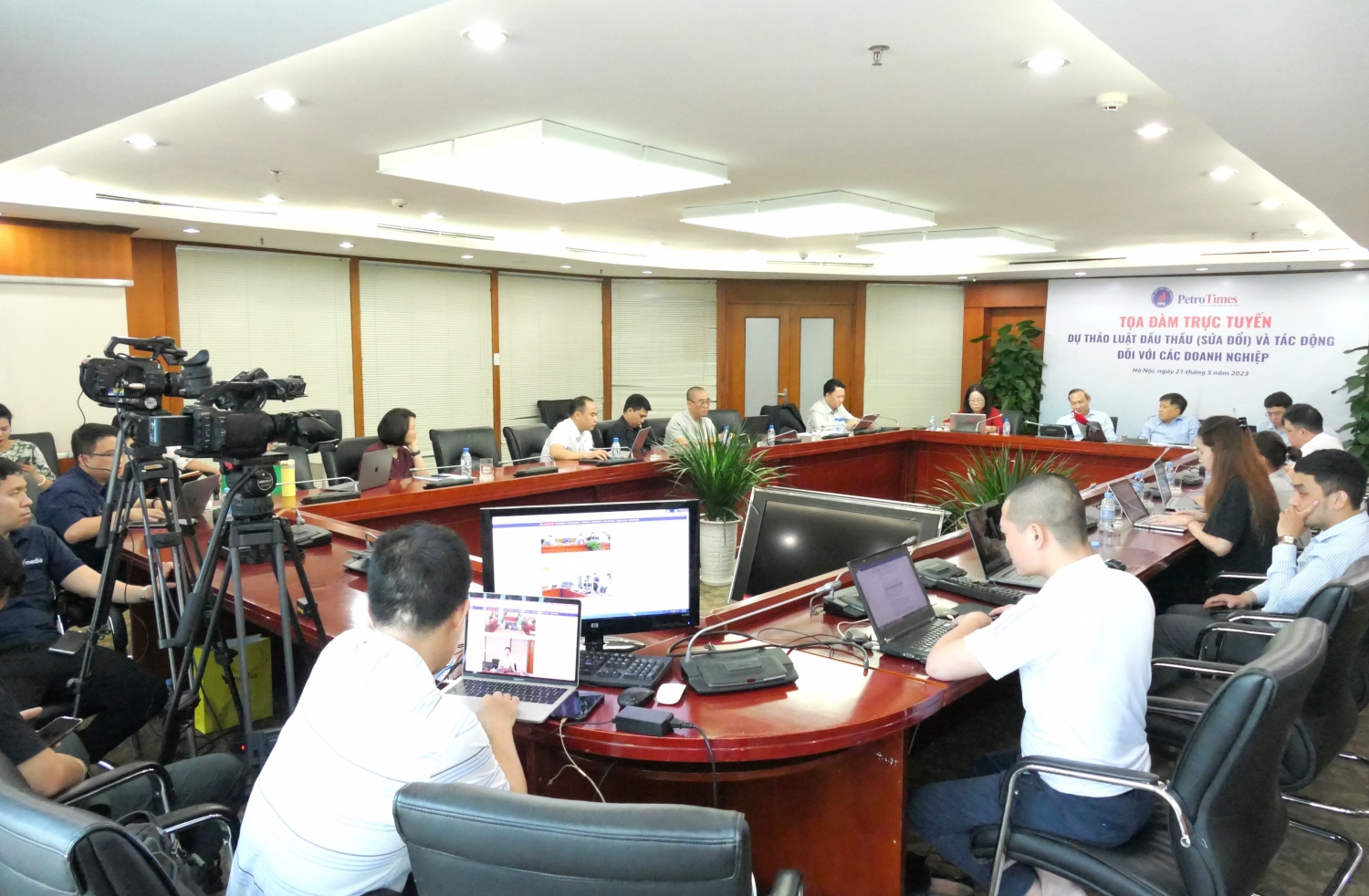 (LIVE) Tọa đàm "Dự thảo Luật Đấu thầu (sửa đổi) và tác động đối với các doanh nghiệp"