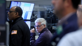 Thị trường chứng khoán thế giới ngày 22/5: S&P 500 tăng nhẹ, các cuộc đàm phán về trần nợ vẫn là tâm điểm