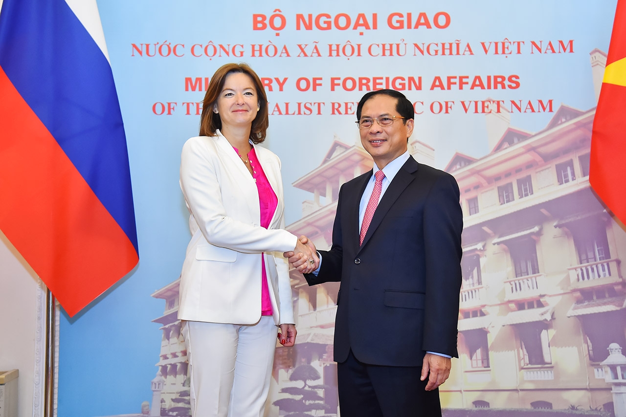 Bộ trưởng Ngoại giao Bùi Thanh Sơn đón, hội đàm với Phó Thủ tướng, Bộ trưởng Ngoại giao Slovenia Tanja Fajon