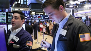 Thị trường chứng khoán thế giới ngày 24/5: Dow Jones mất 200 điểm đầu phiên khi đàm phán trần nợ kéo dài