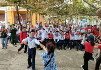 Tiếng hát lời ca vang xa biển đảo