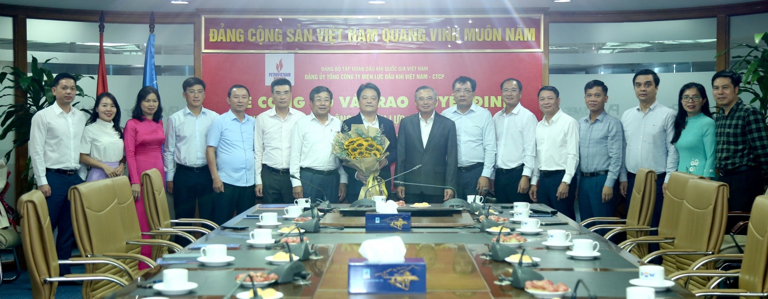Trao quyết định Bí thư Đảng ủy Tổng Công ty Điện lực Dầu khí Việt Nam nhiệm kỳ 2020-2025