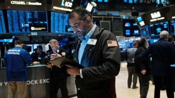Thị trường chứng khoán thế giới ngày 1/6: Dow Jones tiếp tục giảm điểm