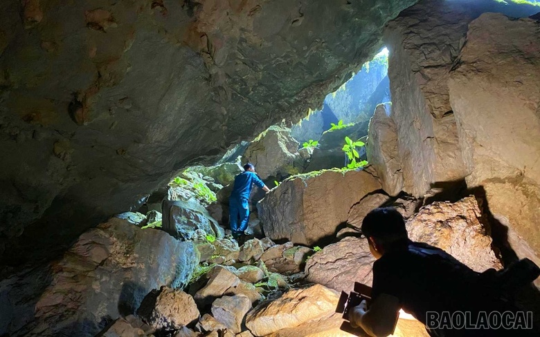 Khám phá động Thúm Thưa