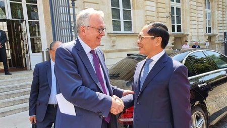 Việt Nam luôn coi trọng phát triển quan hệ toàn diện với Pháp