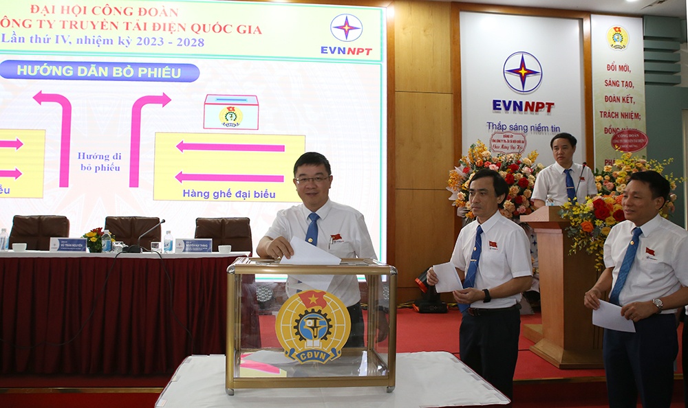 Công đoàn EVNNPT chung sức đồng lòng cùng EVN vượt khó