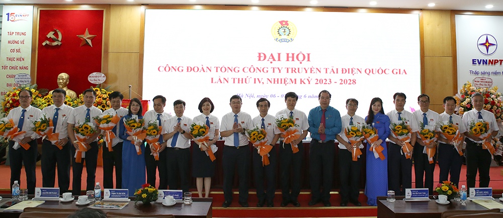 Công đoàn EVNNPT chung sức đồng lòng cùng EVN vượt khó