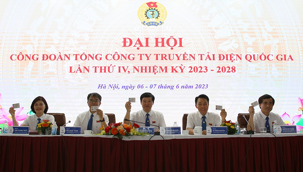 Công đoàn EVNNPT chung sức đồng lòng cùng EVN vượt khó