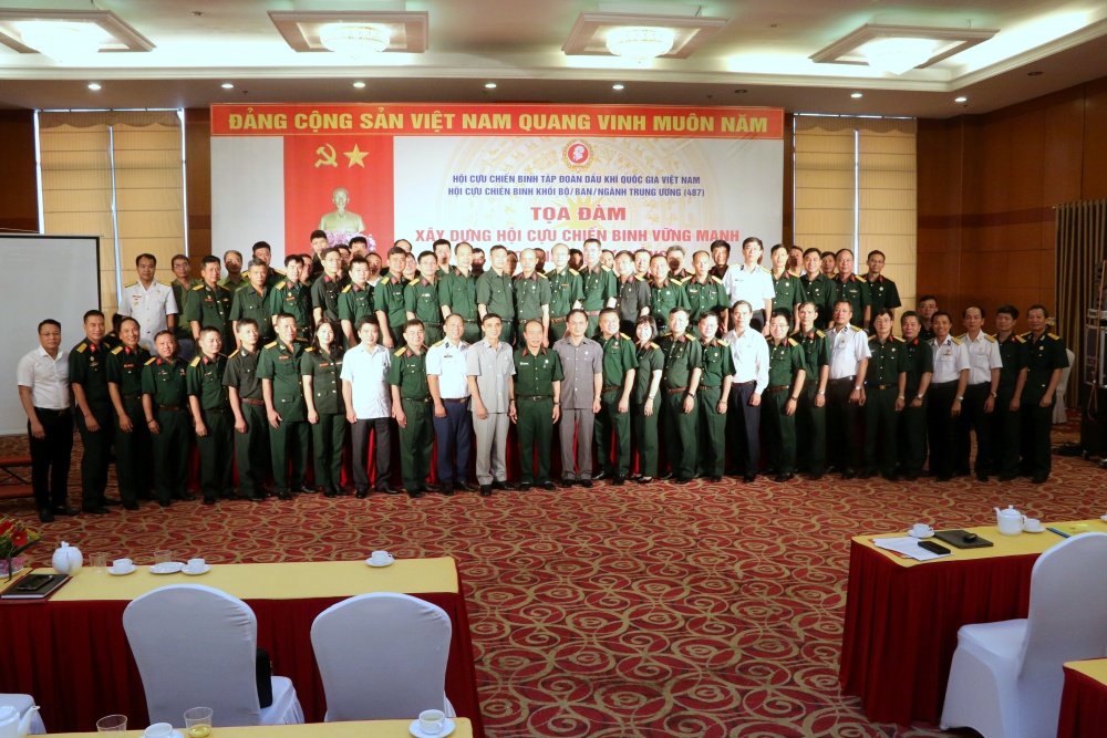 Hội CCB Tập đoàn tổ chức Hội nghị Tập huấn, tọa đàm kết hợp giáo dục truyền thống tại tỉnh Thái Bình