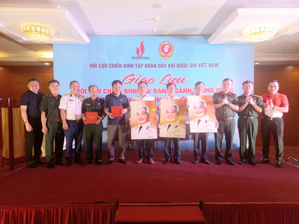 Hội CCB Tập đoàn tổ chức Hội nghị Tập huấn, tọa đàm kết hợp giáo dục truyền thống tại tỉnh Thái Bình Hội CCB Tập đoàn tổ chức Hội nghị Tập huấn, tọa đàm kết hợp giáo dục truyền thống tại tỉnh Thái Bình