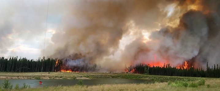 Cháy rừng tại Canada khiến sản lượng điện mặt trời ở Đông Bắc Mỹ giảm một nửa