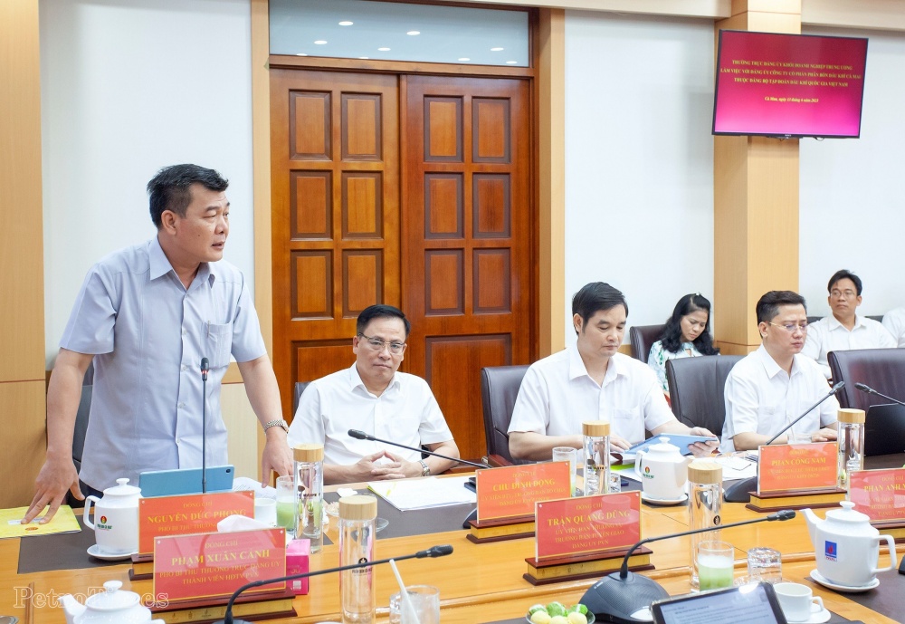 Thường trực Đảng ủy Khối DNTƯ làm việc với Đảng ủy PVCFC