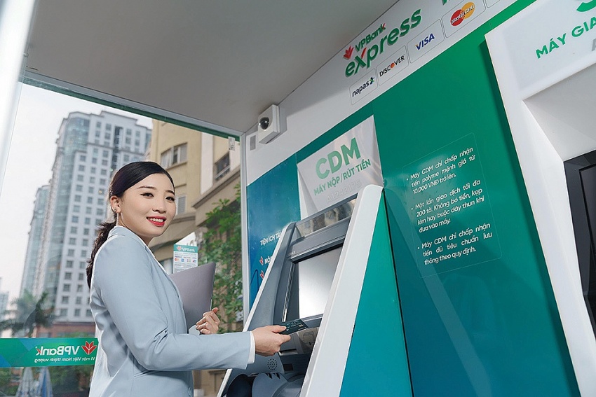 Thu nhập từ dịch vụ của ngân hàng thương mại tăng mạnh